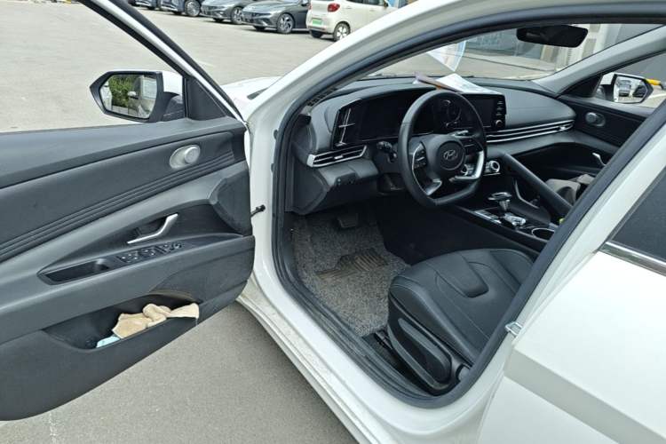 Used Hyundai Elantra 2022 1.5L CVT GLX Elite Edition Driver Seat