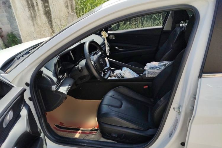 Used Hyundai Elantra 2022 1.5L CVT LUX Prestige Edition Driver Seat
