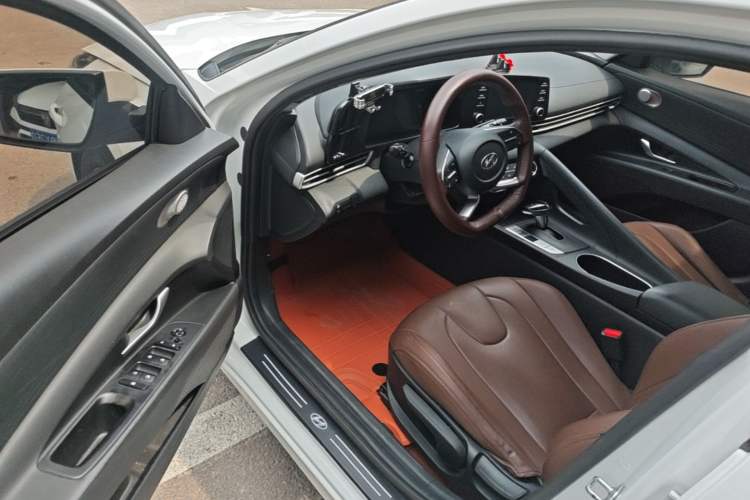 Used Hyundai Elantra 2022 1.5L CVT GLS Leading Edition Driver Seat