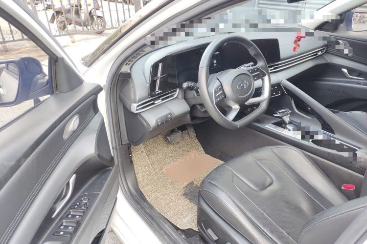 Used Hyundai Elantra 2022 1.5L CVT LUX Prestige Edition Driver Seat