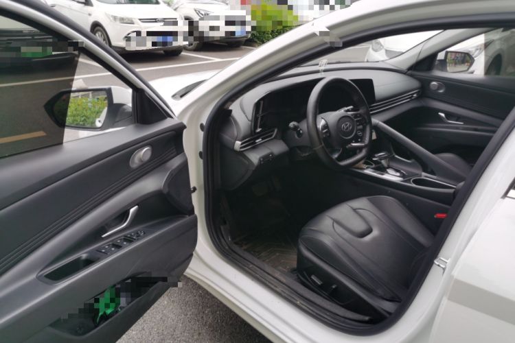 Used Hyundai Elantra 2022 1.5L CVT LUX Prestige Edition Driver Seat