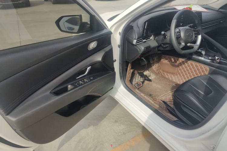Used Hyundai Elantra 2022 1.5L CVT GLX Elite Edition Driver Seat