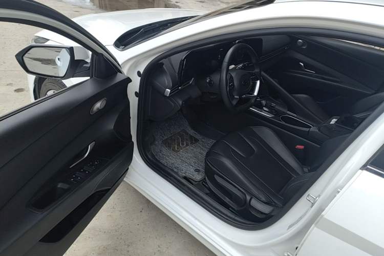 Used Hyundai Elantra 2022 1.5L CVT GLX Elite Edition Driver Seat