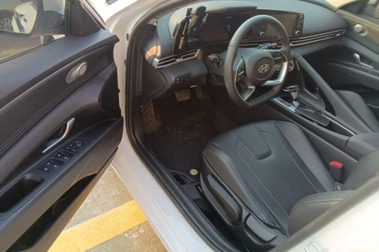 Used Hyundai Elantra 2022 1.5L CVT GLX Elite Edition Driver Seat