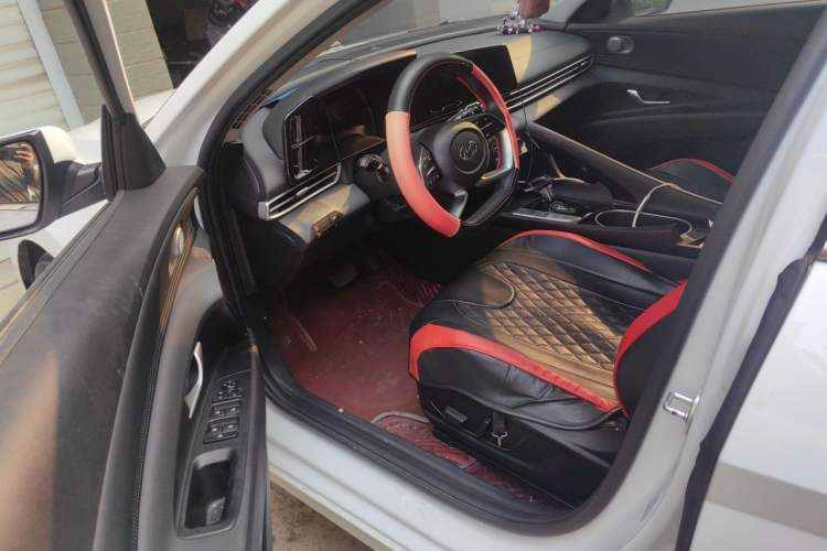 Used Hyundai Elantra 2022 1.5L CVT LUX Prestige Edition Driver Seat
