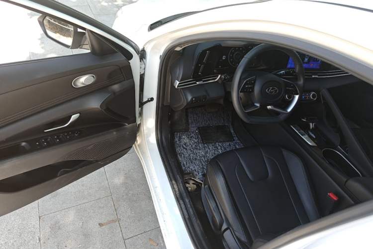 Used Hyundai Elantra 2022 1.5L CVT GLX Elite Edition Driver Seat