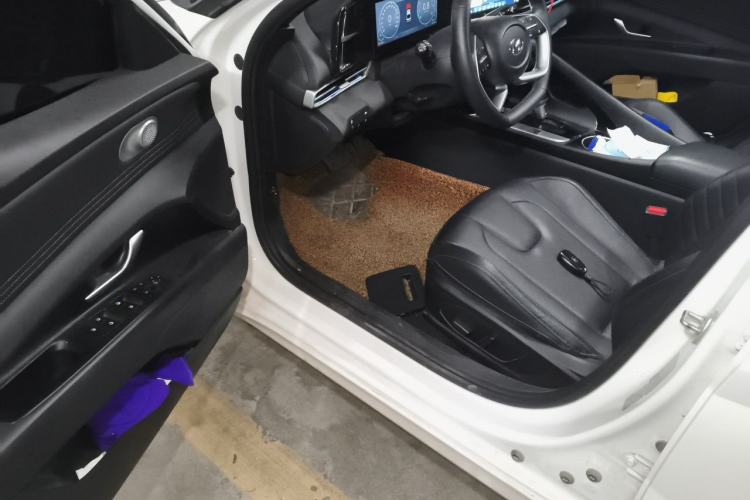 Used Hyundai Elantra 2022 1.5L CVT 20th Anniversary Edition Driver Seat