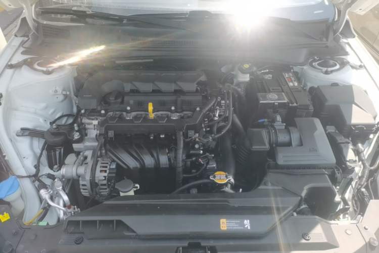 Used Hyundai Elantra 2022 1.5L CVT LUX Prestige Edition Engine Bay