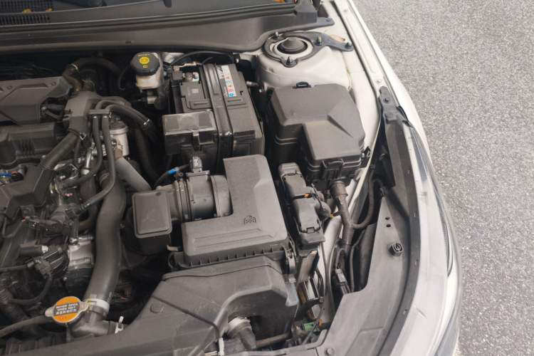 Used Hyundai Elantra 2022 1.5L CVT LUX Prestige Edition Engine Bay Left