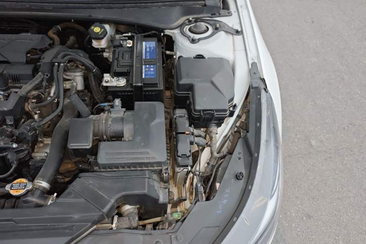 Used Hyundai Elantra 2022 1.5L CVT LUX Prestige Edition Engine Bay Left