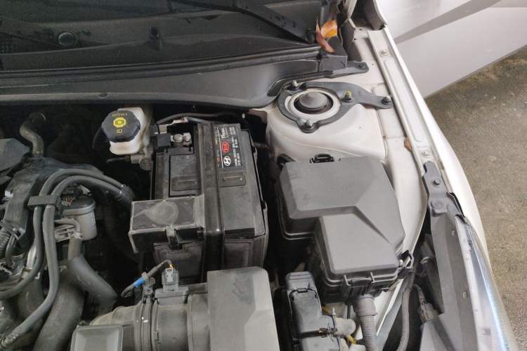 Used Hyundai Elantra 2022 1.5L CVT GLX Elite Edition Engine Bay Left