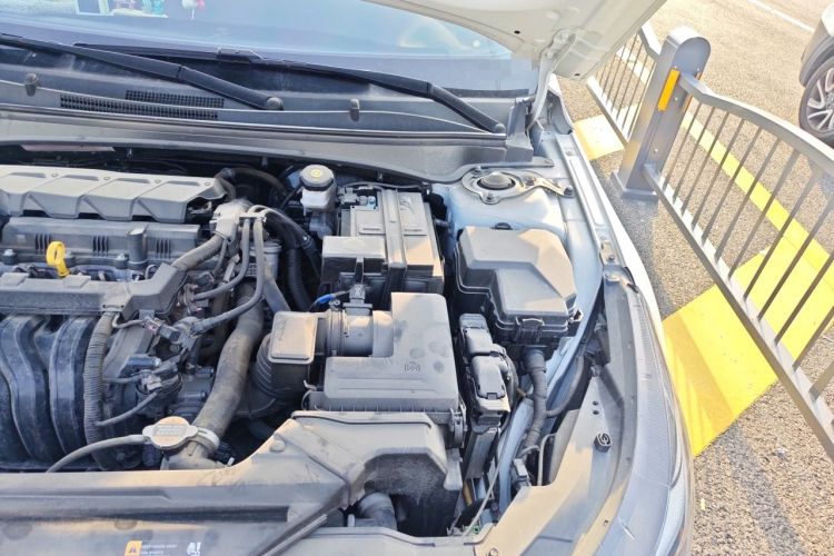 Used Hyundai Elantra 2022 1.5L CVT LUX Prestige Edition Engine Bay Left