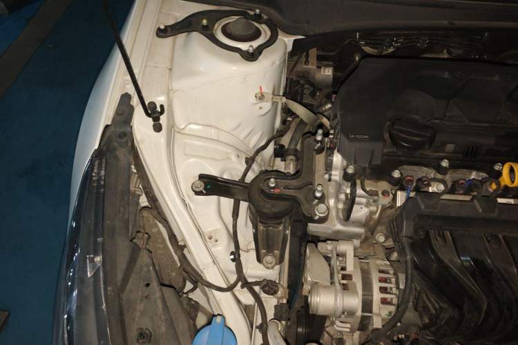 Used Hyundai Elantra 2022 1.5L CVT GLX Elite Edition Engine Bay Right
