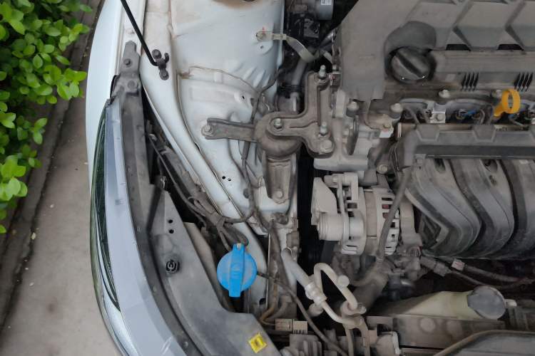 Used Hyundai Elantra 2022 1.5L CVT LUX Prestige Edition Engine Bay Right