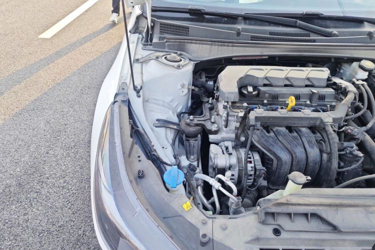 Used Hyundai Elantra 2022 1.5L CVT LUX Prestige Edition Engine Bay Right