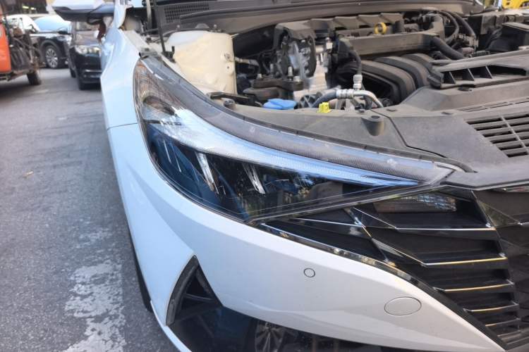 Used Hyundai Elantra 2022 1.5L CVT LUX Prestige Edition Engine Bay Right