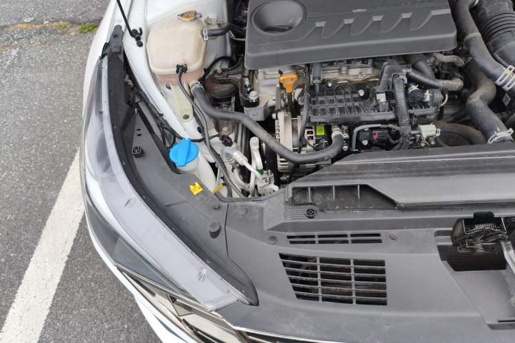 Used Hyundai Elantra 2022 240TGDi DCT LUX Prestige Edition Engine Bay Right