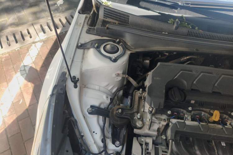 Used Hyundai Elantra 2022 1.5L CVT GLX Elite Edition Engine Bay Right