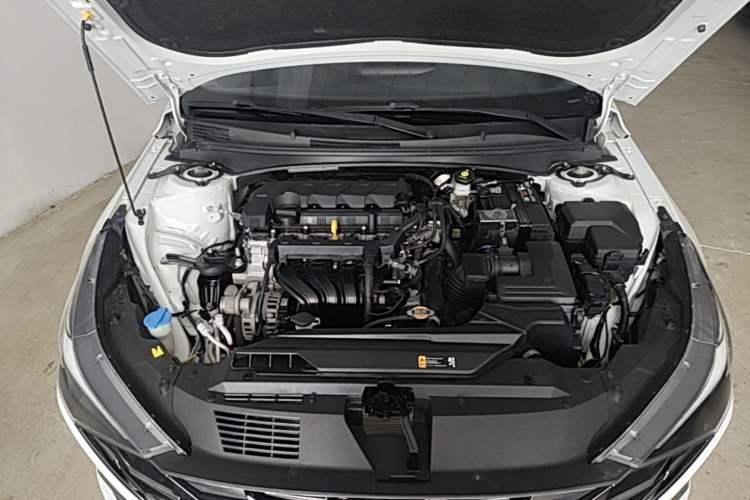 Used Hyundai Elantra 2022 1.5L CVT LUX Prestige Edition Engine Bay