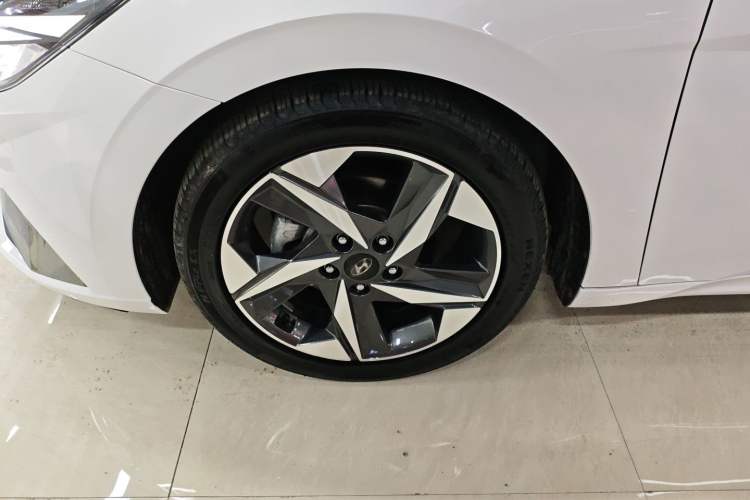 Used Hyundai Elantra 2022 1.5L CVT LUX Prestige Edition Exterior 4