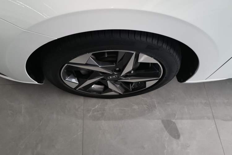 Used Hyundai Elantra 2022 1.5L CVT GLX Elite Edition Exterior 4