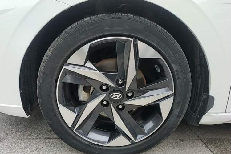 Used Hyundai Elantra 2022 1.5L CVT GLX Elite Edition Exterior 4