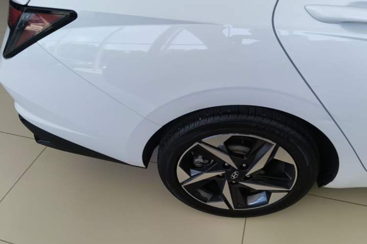 Used Hyundai Elantra 2022 1.5L CVT GLX Elite Edition Exterior 5