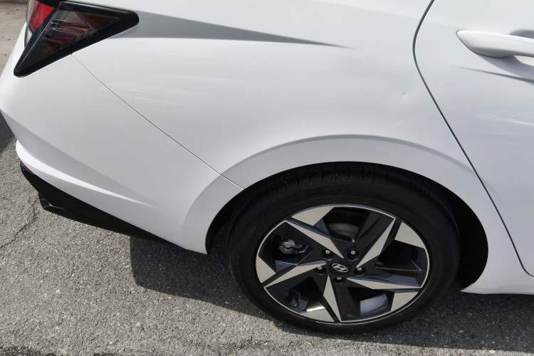Used Hyundai Elantra 2022 1.5L CVT GLX Elite Edition Exterior 5