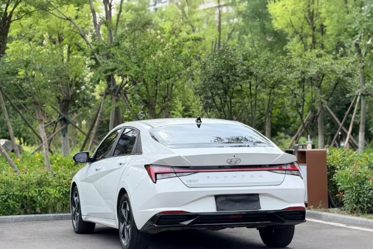 Used Hyundai Elantra 2022 1.5L CVT LUX Prestige Edition Exterior 5