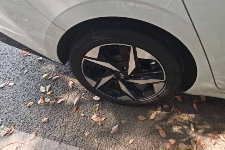 Used Hyundai Elantra 2022 1.5L CVT LUX Prestige Edition Exterior 5