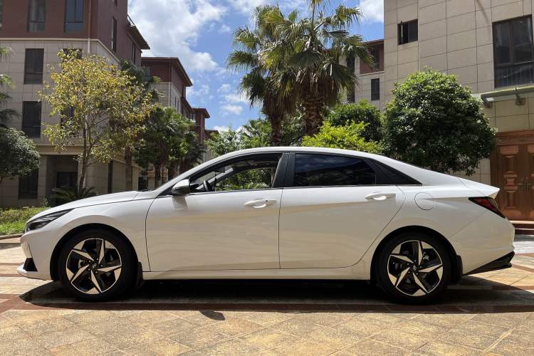 Used Hyundai Elantra 2022 1.5L CVT LUX Prestige Edition Exterior 6