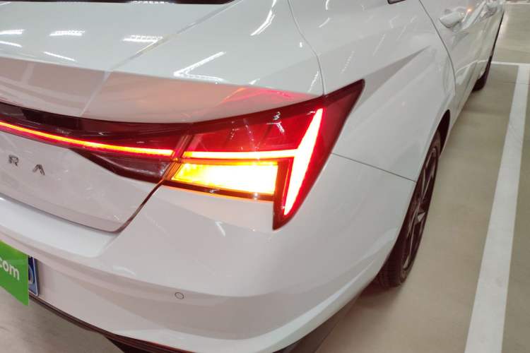 Used Hyundai Elantra 2022 1.5L CVT LUX Prestige Edition Exterior 6