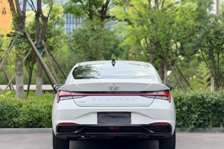 Used Hyundai Elantra 2022 1.5L CVT LUX Prestige Edition Exterior 6