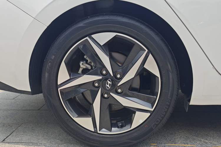 Used Hyundai Elantra 2022 1.5L CVT LUX Prestige Edition Exterior 7