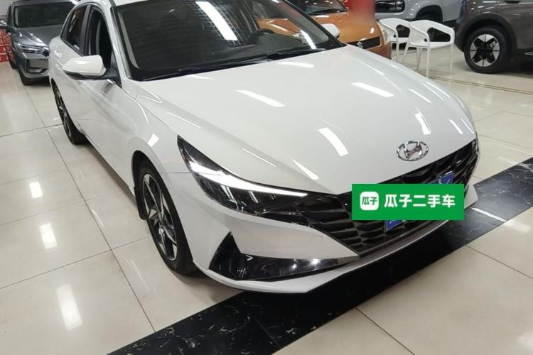 Used Hyundai Elantra 2022 1.5L CVT LUX Prestige Edition Front Right 45 Deg