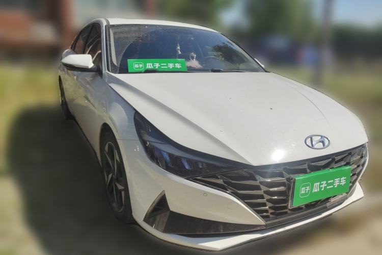 Used Hyundai Elantra 2022 1.5L CVT GLX Elite Edition Front Right 45 Deg