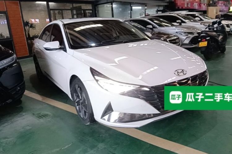 Used Hyundai Elantra 2022 1.5L CVT GLX Elite Edition Front Right 45 Deg