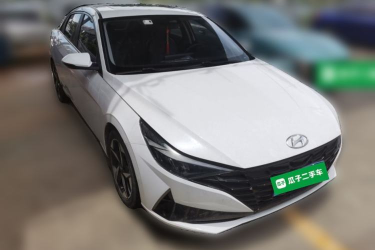 Used Hyundai Elantra 2022 1.5L CVT GLX Elite Edition Front Right 45 Deg