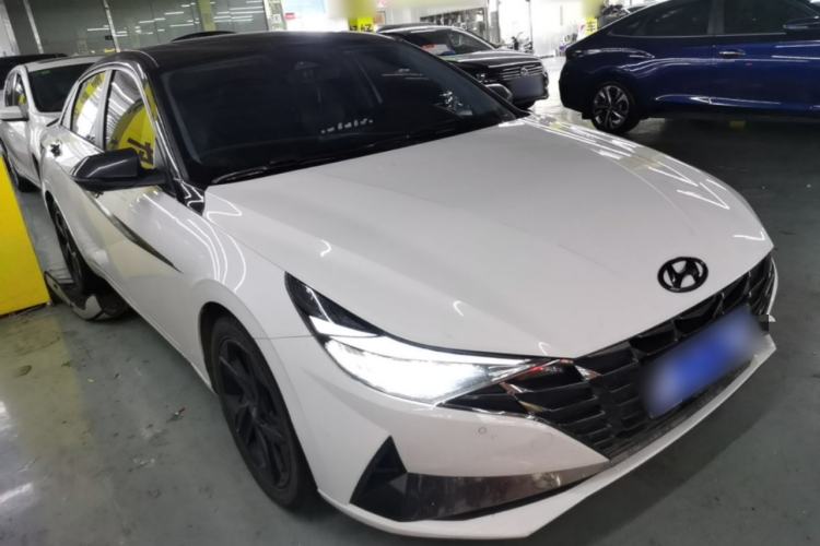Used Hyundai Elantra 2022 1.5L CVT LUX Prestige Edition Front Right 45 Deg