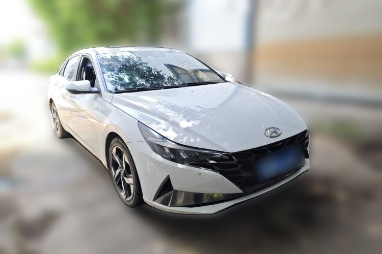 Used Hyundai Elantra 2022 1.5L CVT LUX Prestige Edition Front Right 45 Deg