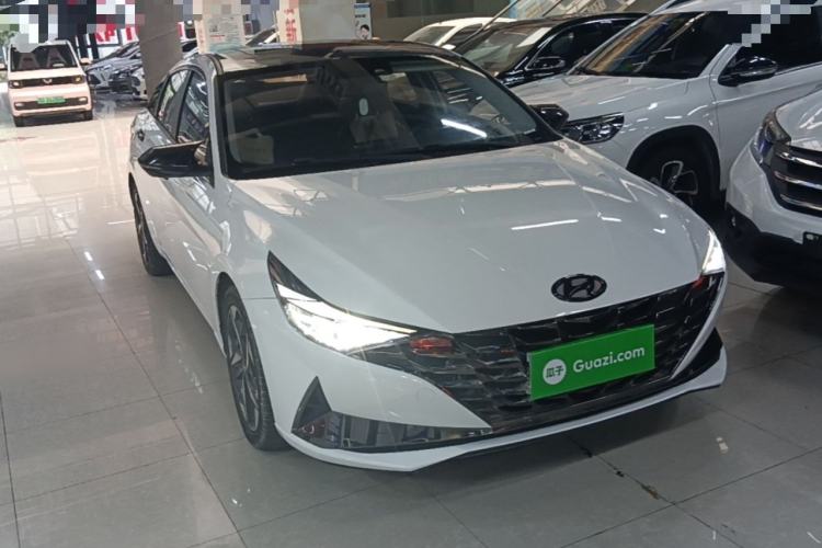 Used Hyundai Elantra 2022 1.5L CVT GLX Elite Edition Front Right 45 Deg