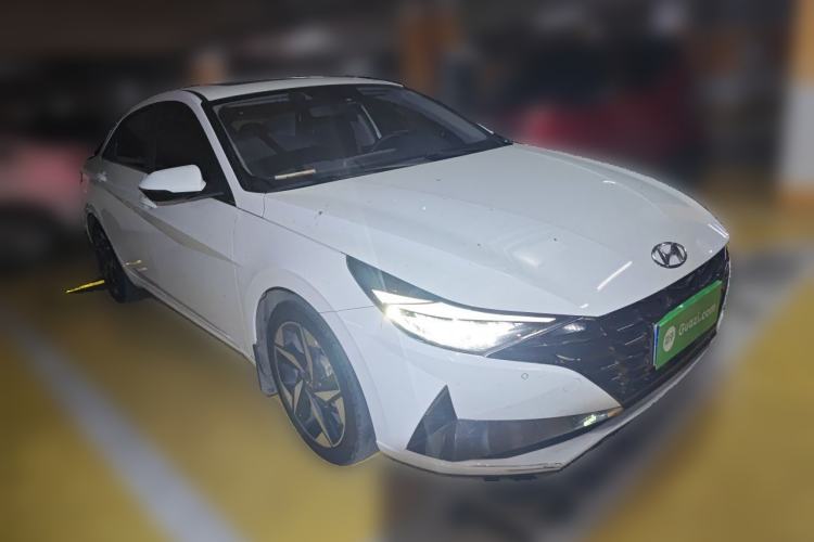 Used Hyundai Elantra 2022 1.5L CVT GLX Elite Edition Front Right 45 Deg