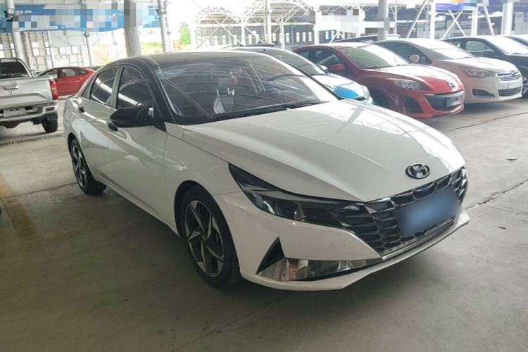 Used Hyundai Elantra 2022 1.5L CVT GLX Elite Edition Front Right 45 Deg