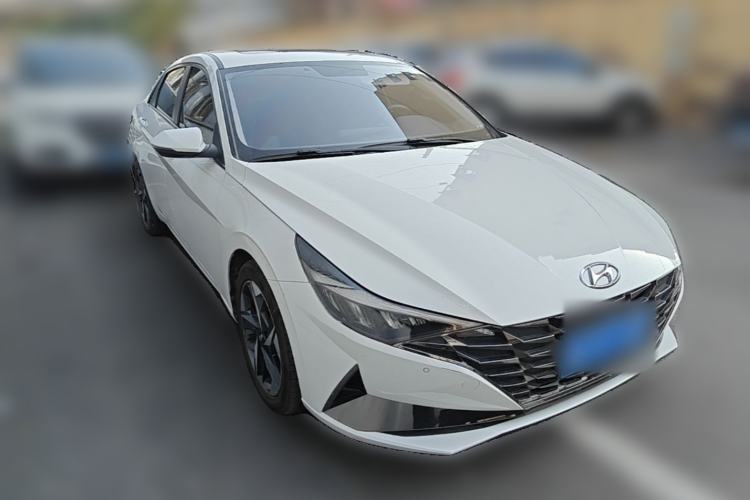 Used Hyundai Elantra 2022 1.5L CVT GLX Elite Edition Front Right 45 Deg