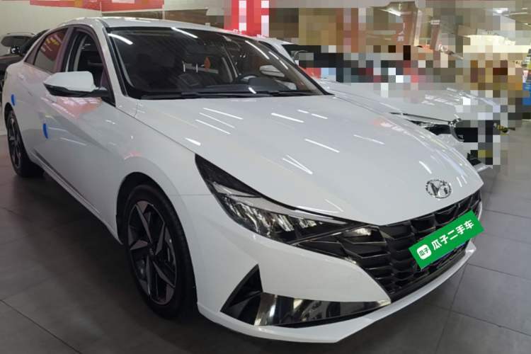 Used Hyundai Elantra 2022 1.5L CVT GLX Elite Edition Front Right 45 Deg