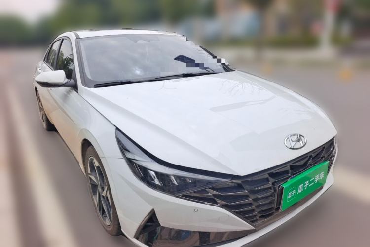 Used Hyundai Elantra 2022 1.5L CVT LUX Prestige Edition Front Right 45 Deg