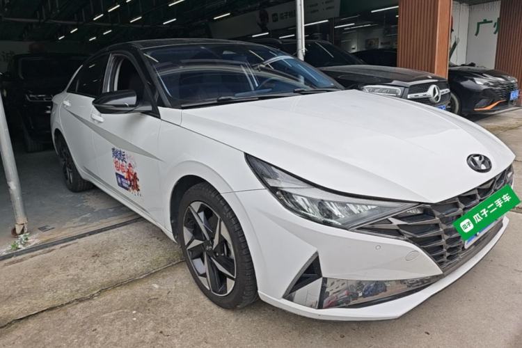 Used Hyundai Elantra 2022 1.5L CVT LUX Prestige Edition Front Right 45 Deg