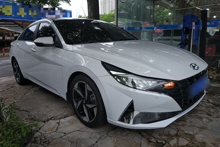 Used Hyundai Elantra 2022 1.5L CVT GLX Elite Edition Front Right 45 Deg
