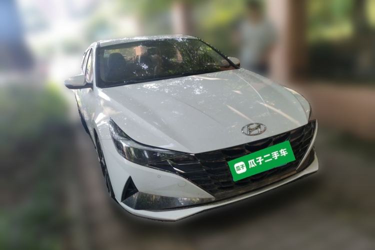 Used Hyundai Elantra 2022 1.5L CVT GLX Elite Edition Front Right 45 Deg