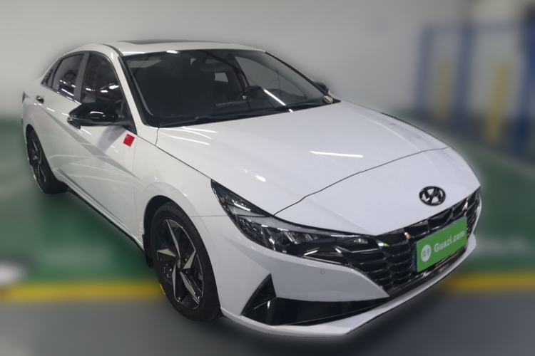 Used Hyundai Elantra 2022 1.5L CVT LUX Prestige Edition Front Right 45 Deg